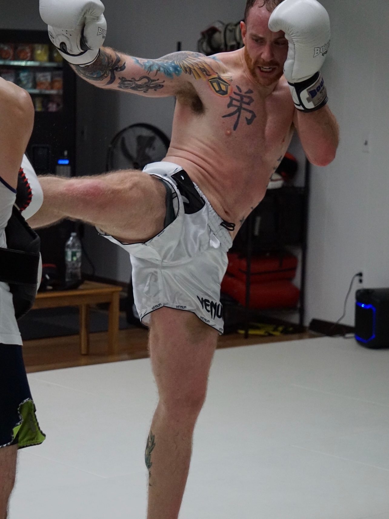 Dave throws a knee in training